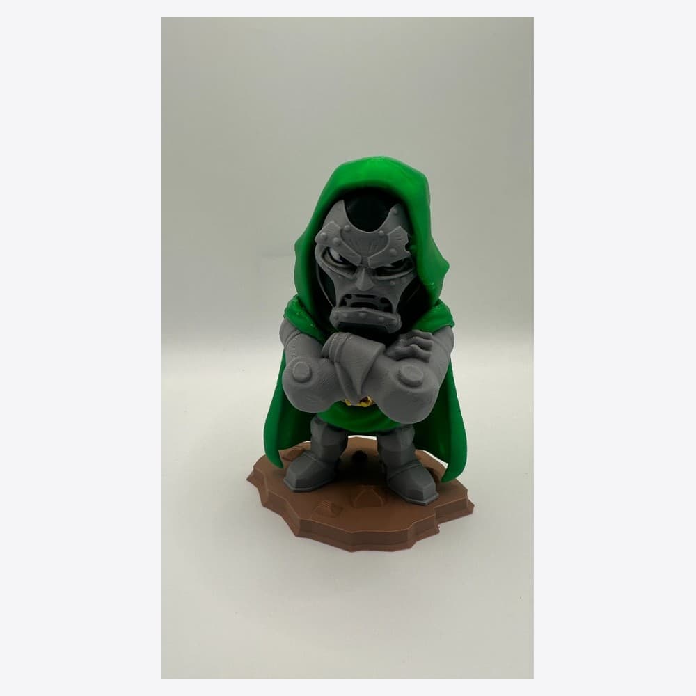Doctor Doom Chibi — frente
