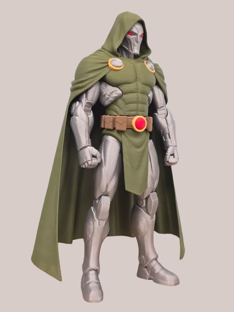 Doctor Doom — ângulo 3/4